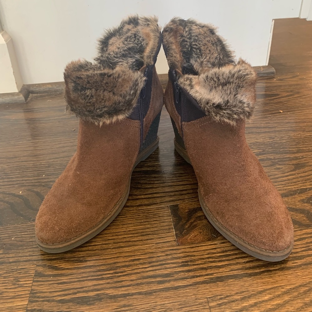 Hispanitas brown and black fur lined booties